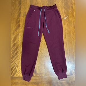 FIGS Technical Collection Women’s Maroon Joggers Size Small